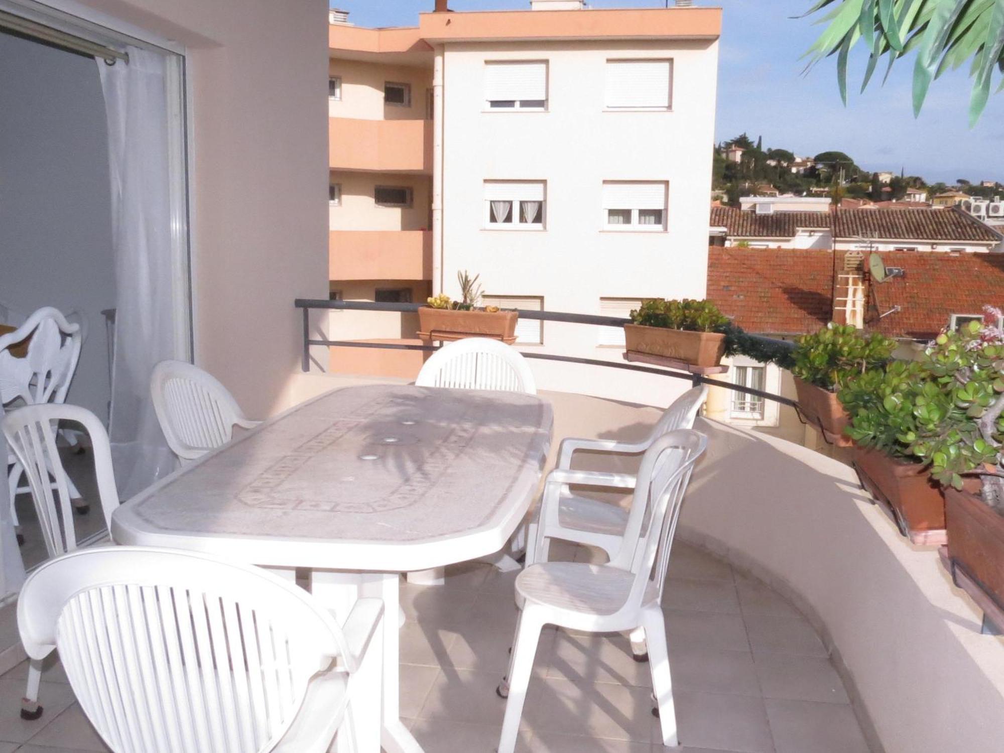 Appartement Climatise 5 Pieces Avec Terrasse Et Parking En Centre-Ville De Sainte-Maxime - Fr-1-780-30 Exterior photo